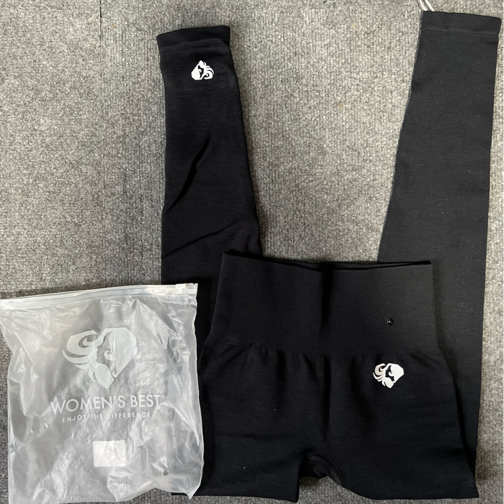 All black Women’s Best seamless leggings